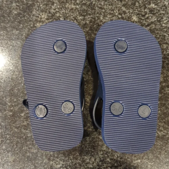 GAP toddler sandals, Navy/white, size 5/6 - Picture 4 of 4